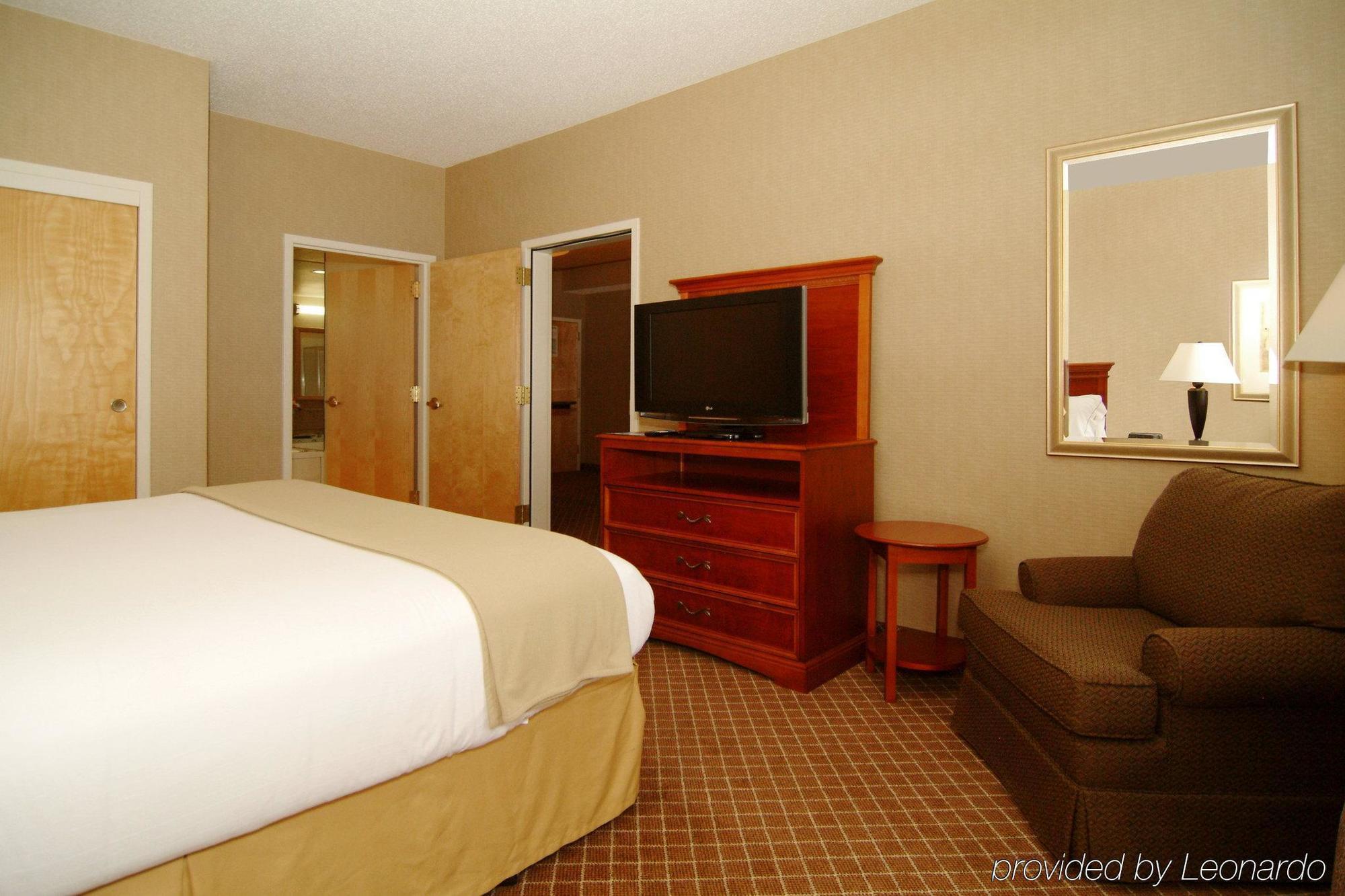 Holiday Inn Express Hotel & Suites Cedar Rapids I-380 At 33Rd Avenue, An Ihg Hotel Room photo