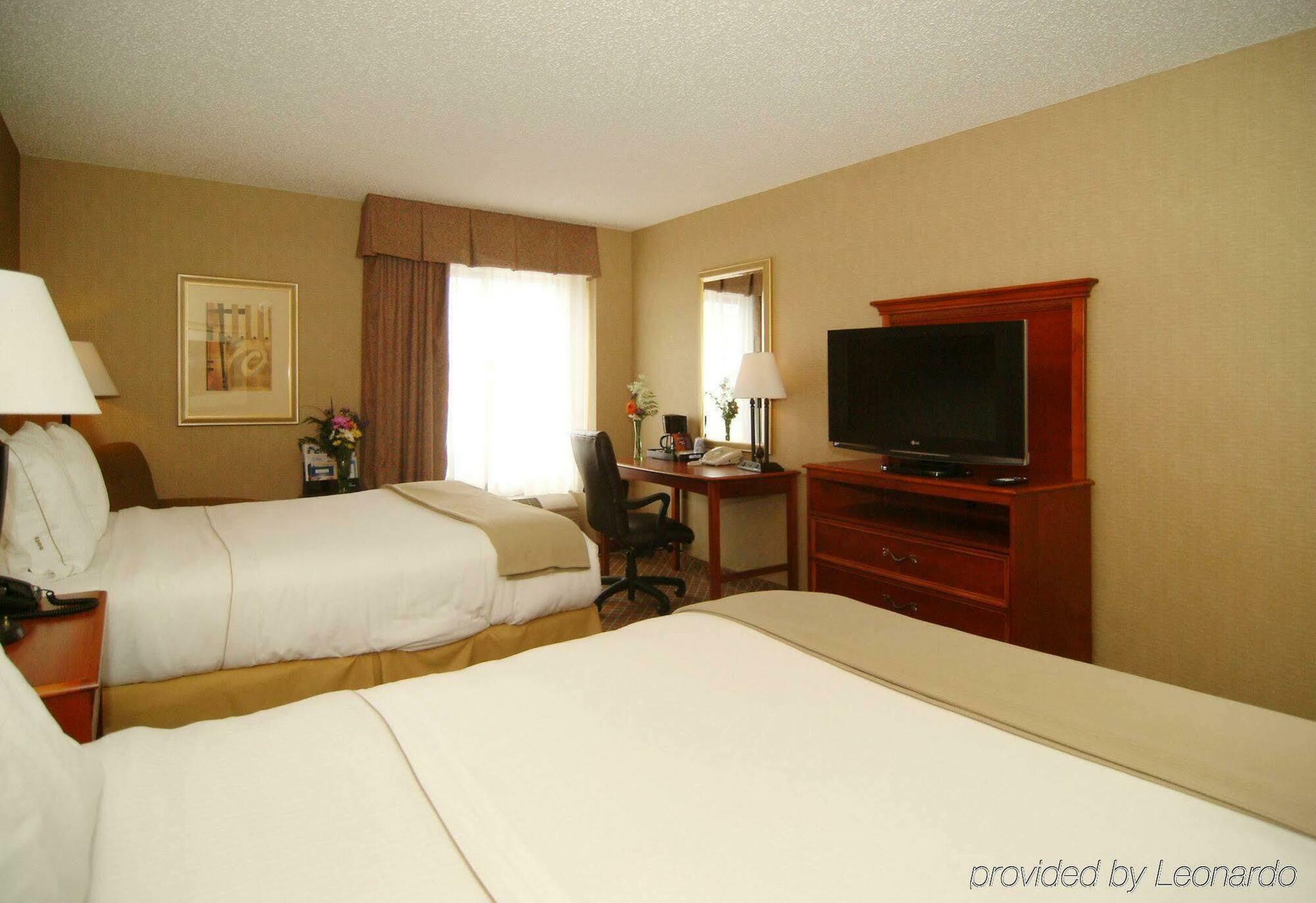 Holiday Inn Express Hotel & Suites Cedar Rapids I-380 At 33Rd Avenue, An Ihg Hotel Exterior photo